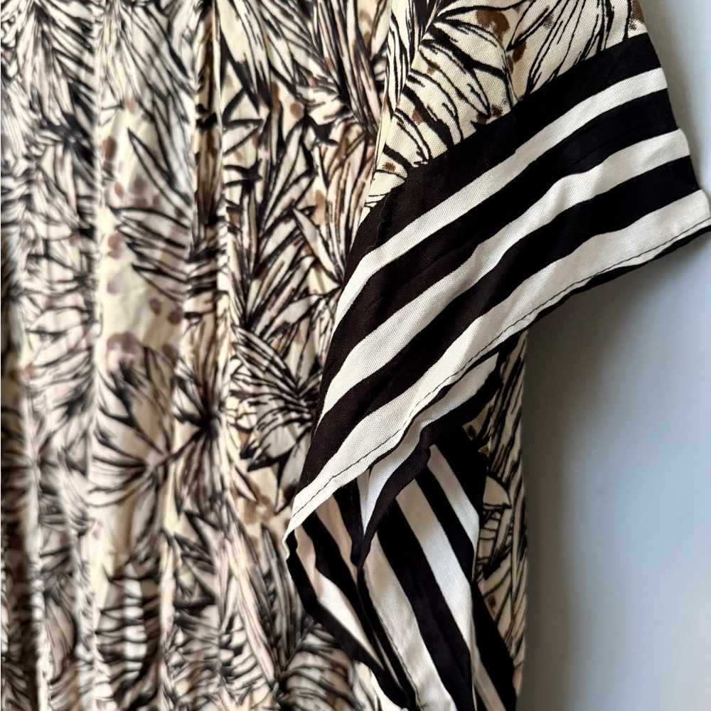 Steve Madden Swim Cover in Black and Cream Perfect for Resort Beach Cruise - Picture 3 of 6
